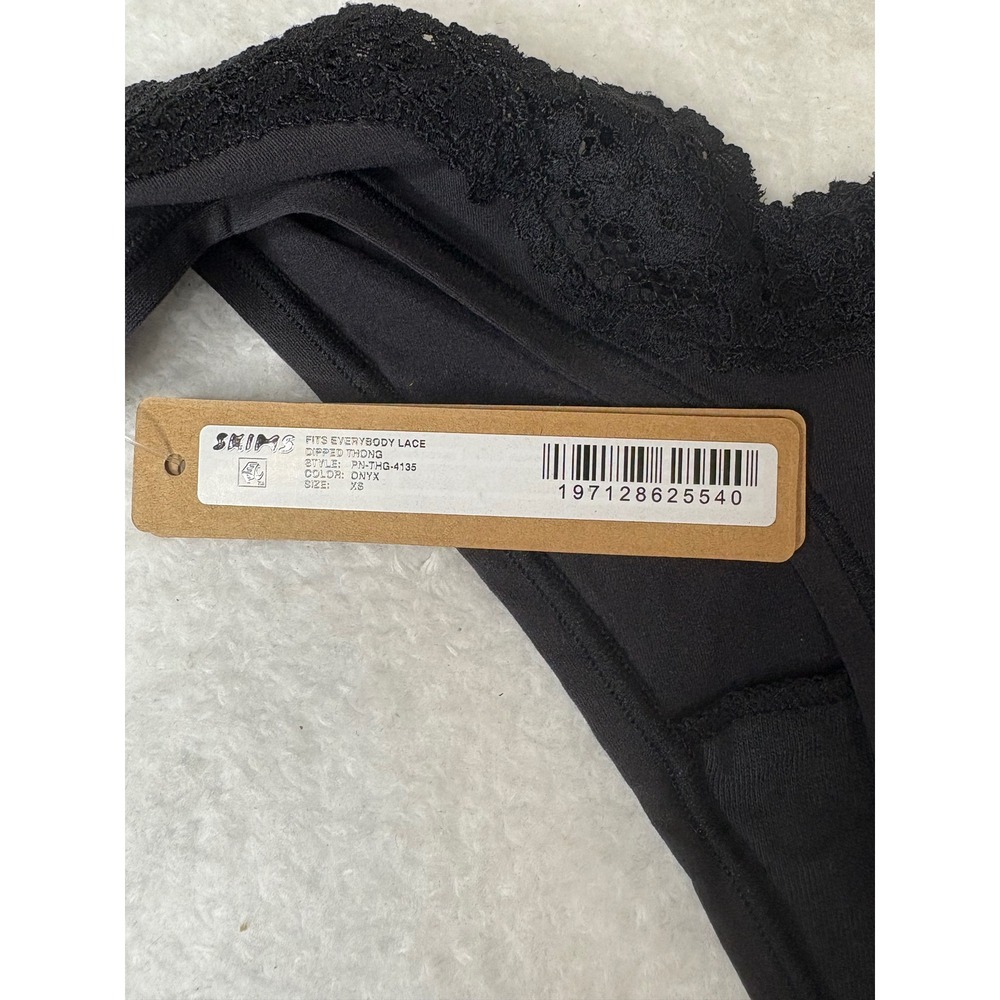 SKIMS Fits Everybody Lace Dipped Thong Onyx Black PN-THG-4135 XS NWT - Picture 2 of 3